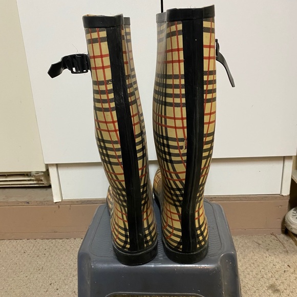 Plaid Rainboots - Picture 4 of 4